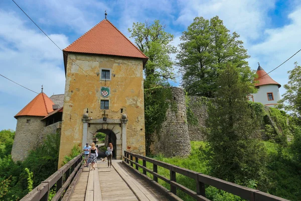 Slunj Hırvatistan Ağustos 2018 Korana Nehri Üzerinde Yükselen Karlovac Kenti — Stok fotoğraf