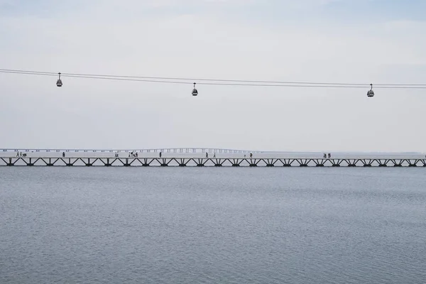 Lizbon Portekiz Mayıs 2017 Uzun Teleferik Telecabine Lisboa Tagus Nehri — Stok fotoğraf