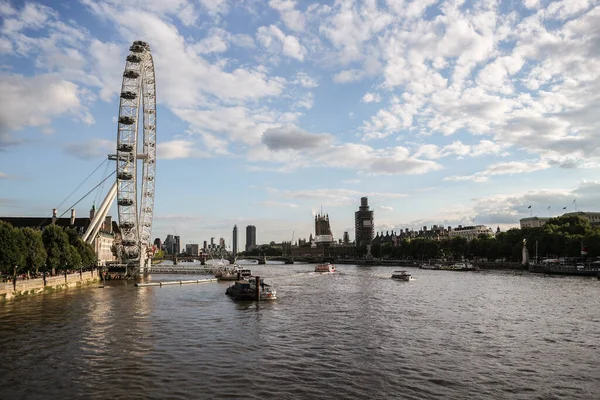 London England Augusti 2018 Underbar Gyllene Timme Sommarsolnedgång Ovanför London — Stockfoto