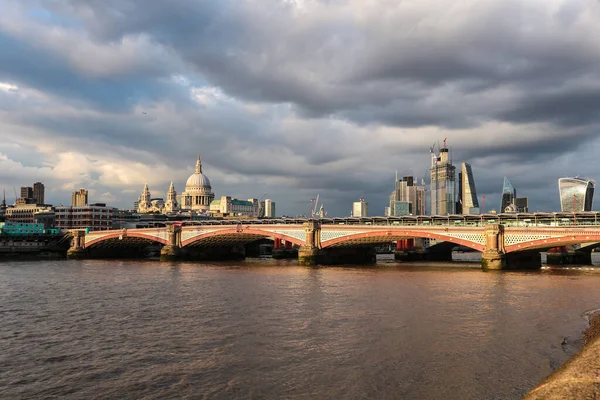 Londen Engeland Augustus 2018 Prachtige Zonsondergang Bewolkte Hemel Boven Blackfriars — Stockfoto