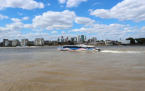 Londra Ngiltere Ağustos 2018 Thames Nehrinin Uzak Kıyısındaki Londra Şehri — Stok fotoğraf