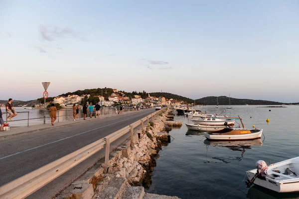 Rogoznica Croazia Luglio 2021 Splendido Tramonto Dorato Sulla Città Turistica — Foto Stock