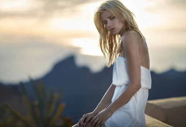 Portrait of a beautiful young blonde — Stock Photo, Image