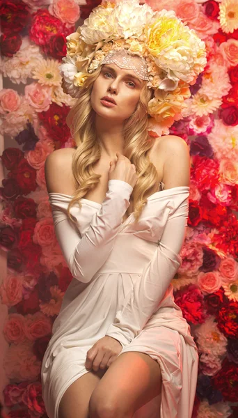 Flower queen wearing fancy wreath — Stock Photo, Image