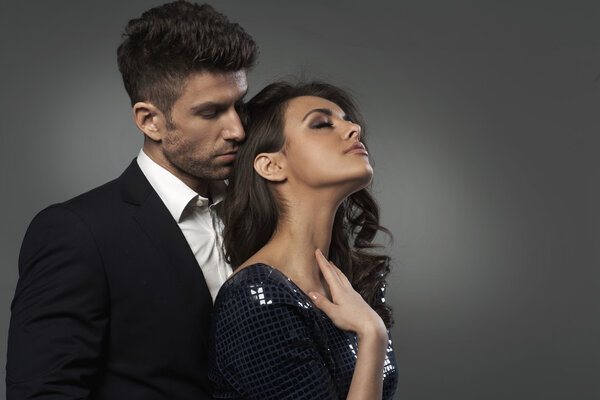 Крупным планом портрет элегантной пары
