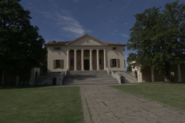 Villa Badoer, Veneto bölgesinde Andrea Palladio tarafından tasarlanan bir villa.