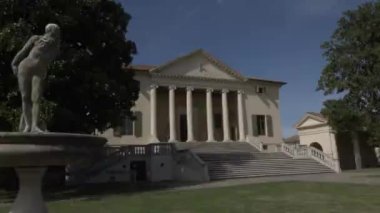 Villa Badoer, Veneto bölgesinde Andrea Palladio tarafından tasarlanan bir villa.