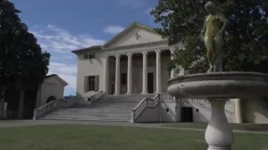 Villa Badoer, Veneto bölgesinde Andrea Palladio tarafından tasarlanan bir villa.