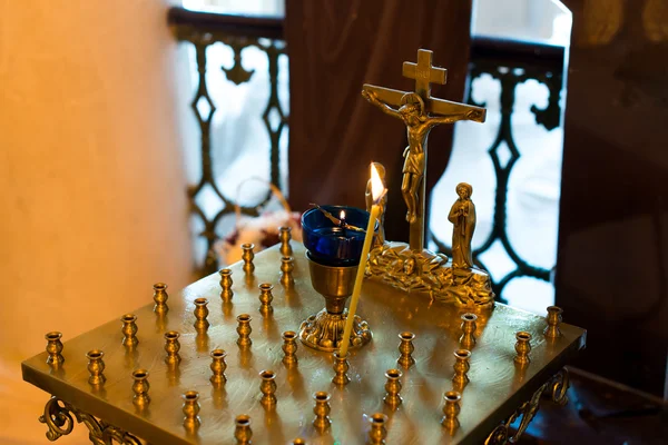 Plaats om kaarsen in kerk — Stockfoto
