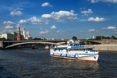 turistik yolculuk Moskova Nehri üzerinde