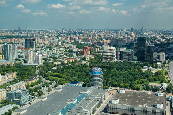 МОСКВА, РОССИЯ - 17 июня 2016 г. Москва-город (Московский международный бизнес-центр). Общий вид города с высоты . — стоковое фото