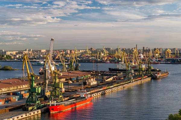 Kargo liman St Petersburg kargo gemisiyle