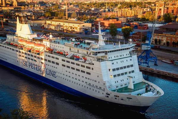 Cruise feribot Prenses Anastasya St. Petersburg bağlantı noktası.