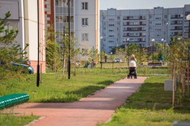 Ulyanovsk, Rusya Federasyonu-2015. İnsanlar Zavolzhsky bölgesinde yeni bir yerleşim alanına yerleşmek.