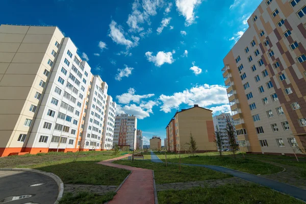 ウリヤノフスク、ロシア。新たな住宅地. — ストック写真