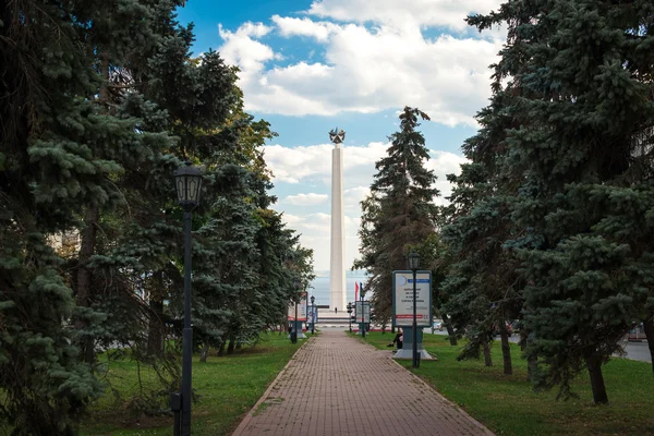 Μνημείο οβελίσκος αιώνια δόξα Ουλιάνοφσκ, Ρωσία — Φωτογραφία Αρχείου