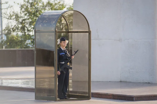Anıtı Dikilitaş sonsuz şöhret. Korumalı kız anıtlar