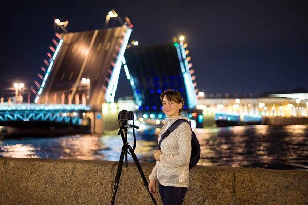 Mutlu kadın Palace Bridge, St Petersburg fotoğraf arşivi