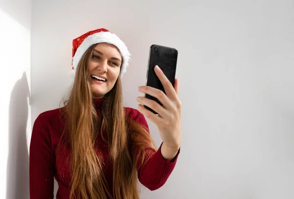 Young Happy Smiling Woman Uses Mobile Phone Communicate Friends Parents — Stock Photo, Image