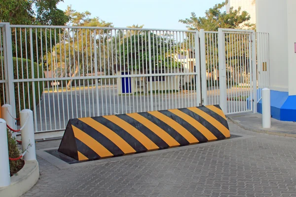 Security barrier and security gates