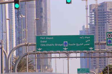 Dubai yol işareti