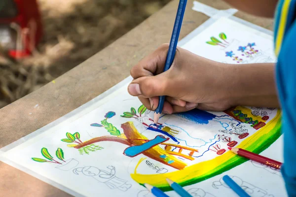 Concurso de desenho estudantil no jardim — Fotografia de Stock