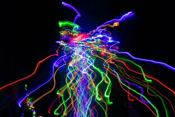 Farklı renkte neon çizgiler. Soyut renk arkaplanı