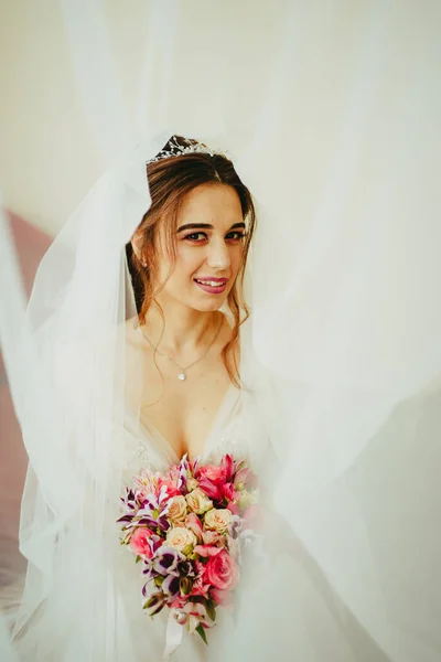 Dans Une Robe Mariée Avec Bouquet Main Mariée Avec Bouquet — Photo