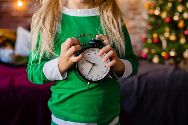 Relojes Las Manos Los Niños Cerca —  Fotos de Stock