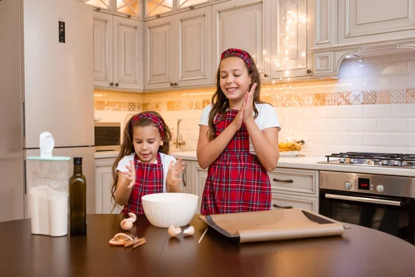 Two Little Girls Cooking Home Kitchen Ginger Cookies Christmas — Stock Photo, Image