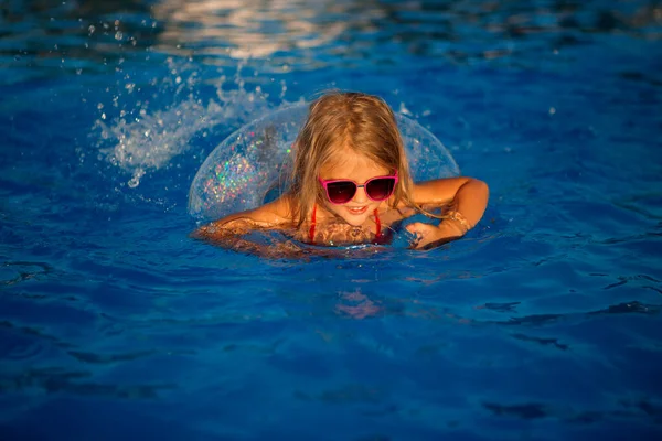 Smiling Little Girl Sunglasses Swimming Pool Swimming Circle — Stock Photo, Image