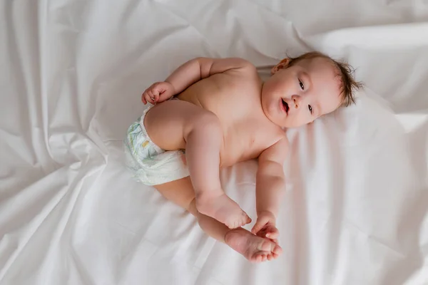 Overhead View Cute Baby Lying White Sheets — Stock Photo, Image