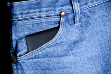 Mavi jean ve smartphone