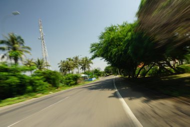 Hareket Bulanıklığı olan gerçek doğal Otoban yol