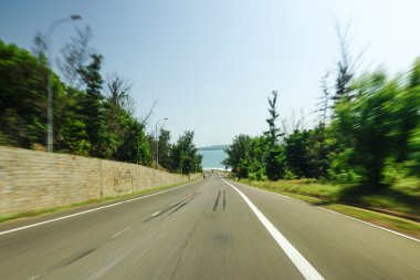 Hareket Bulanıklığı olan gerçek doğal Otoban yol