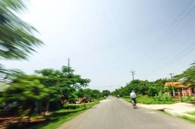 Hareket Bulanıklığı olan gerçek doğal Otoban yol