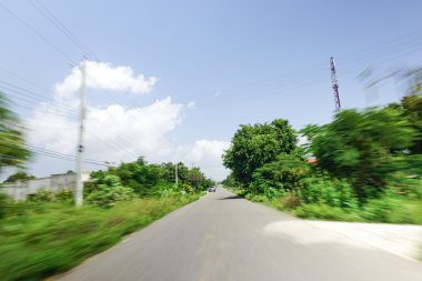 Hareket Bulanıklığı olan gerçek doğal Otoban yol