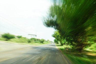 Hareket Bulanıklığı olan gerçek doğal Otoban yol