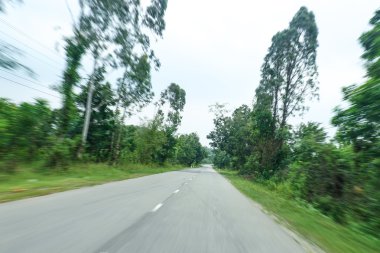 Hareket Bulanıklığı olan gerçek doğal Otoban yol
