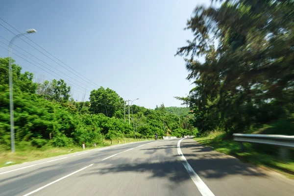 Hareket Bulanıklığı olan gerçek doğal Otoban yol