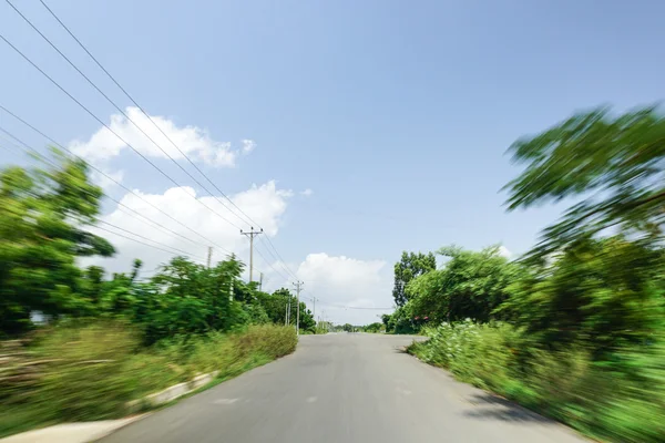 Vera strada autostradale naturale con movimento sfocato — Foto Stock