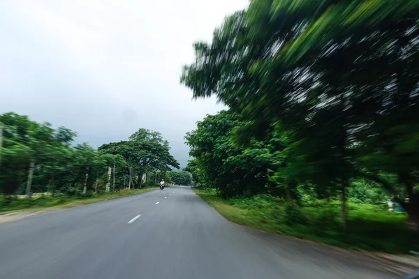 Vera strada autostradale naturale con movimento sfocato — Foto Stock