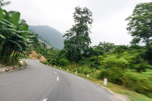 Vera strada autostradale naturale con movimento sfocato — Foto Stock