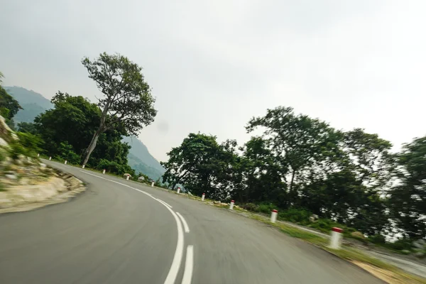 Verdadero camino de carretera natural con desenfoque de movimiento —  Fotos de Stock