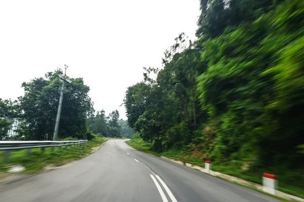 Vera strada autostradale naturale con movimento sfocato — Foto Stock