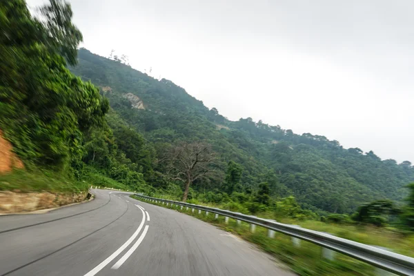 Vera strada autostradale naturale con movimento sfocato — Foto Stock