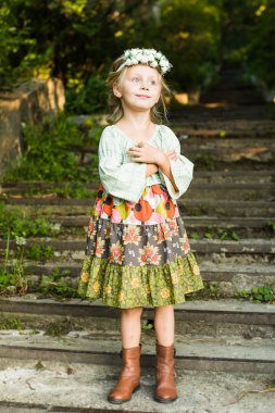 güzel Ulusal elbiseli kız