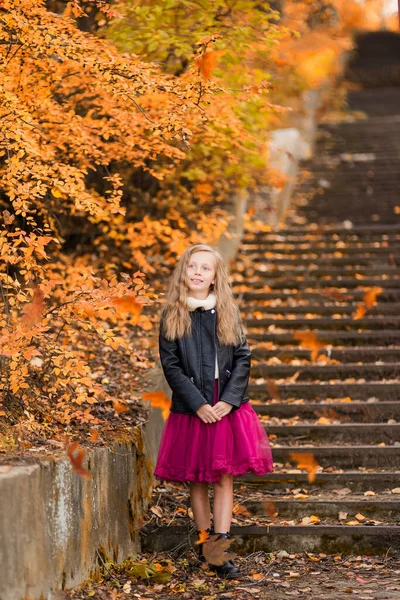 Happy Lifestyle Portrait Une Belle Fille Blonde Modèle Extérieur Fille — Photo