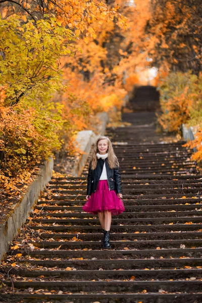 Happy Lifestyle Portrait Beautiful Model Blonde Girl Outdoors Girl Stairs — Stock Photo, Image
