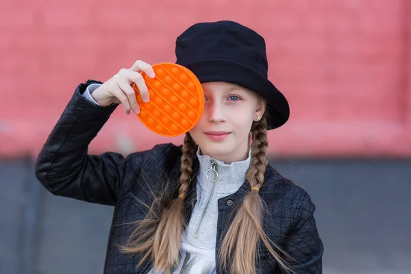 Niedliches Kind Das Mit Dem Pop Fidget Spielt Push Pop — Stockfoto